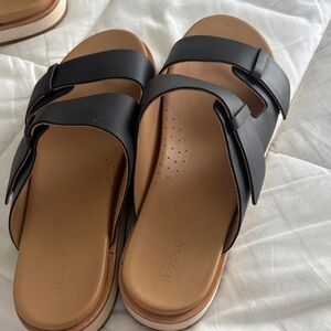 NWOT Nisolo Black and Tan Women's Slide Sandals